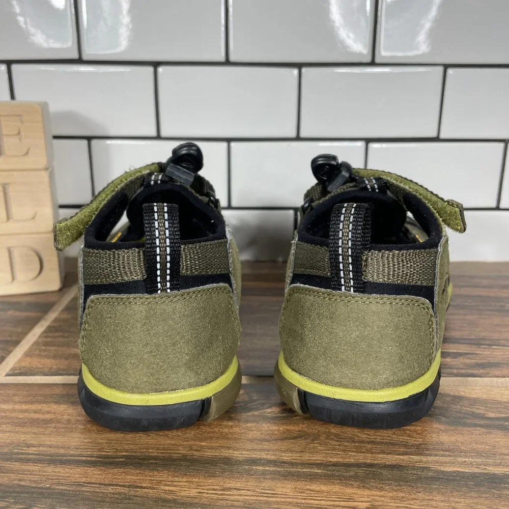 Keen Seacamp II CNX Girls Size 2 Shoes Olive Green Washable Hybrid Water Sandal
